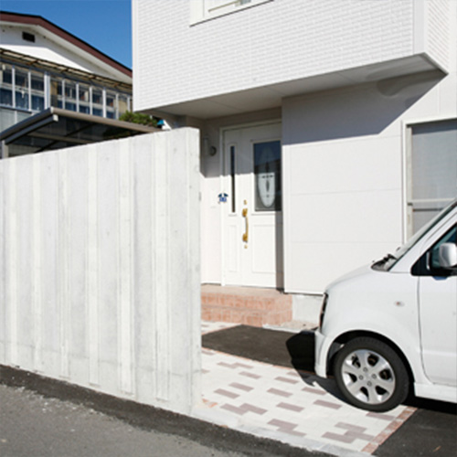道路側から見た外構全体